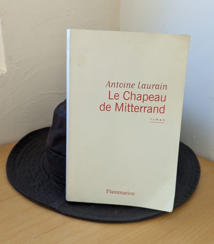 Chapeau Mitterrand Antoine Laurain