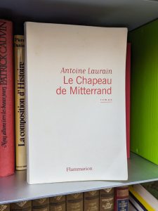 Chapeau Mitterrand Antoine Laurain